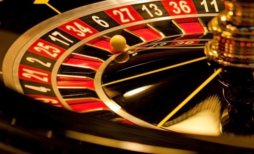 The Impact of Online Gambling on Traditional Casinos A Comparative Analysis